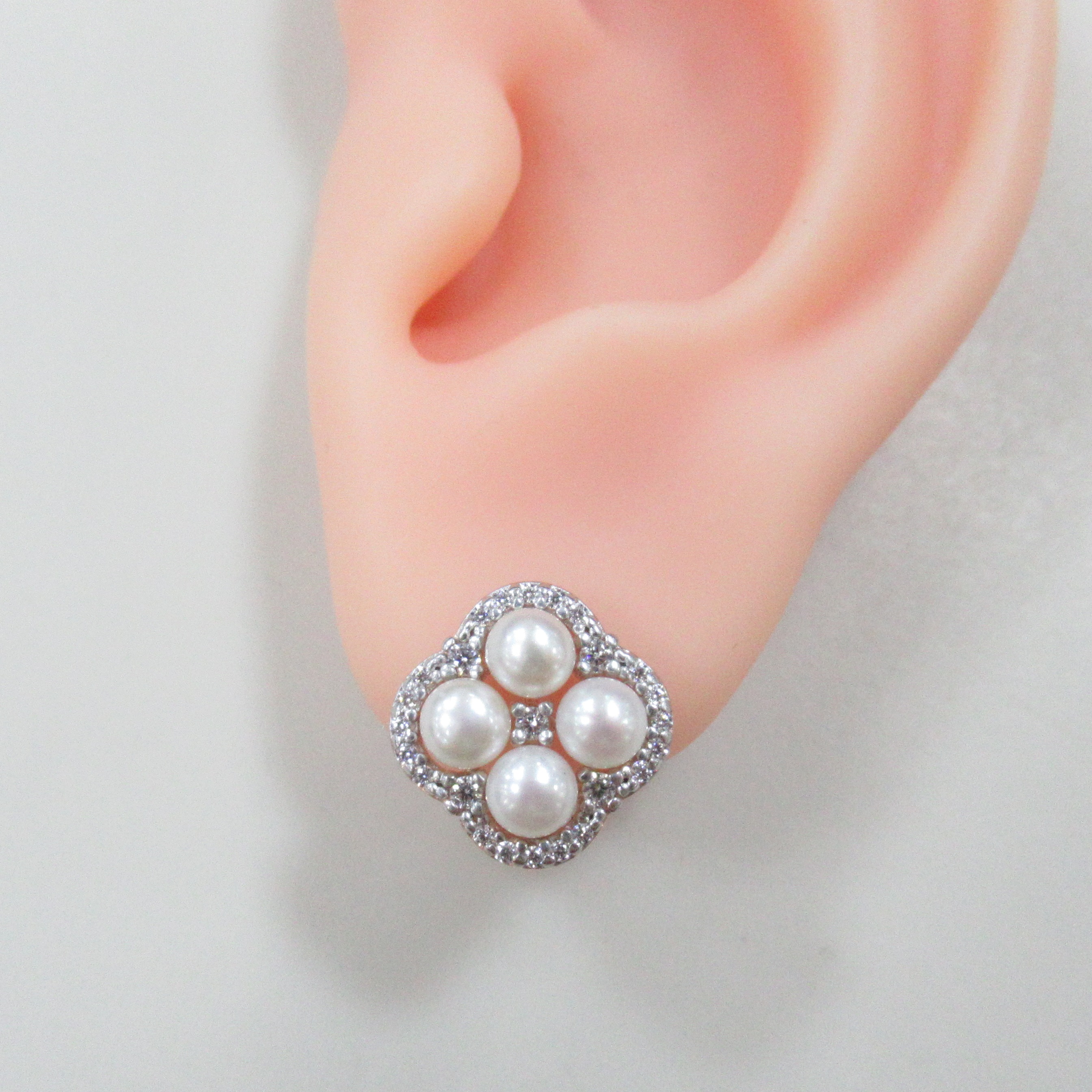 Серебряные серьги с жемчугом "Клевер"